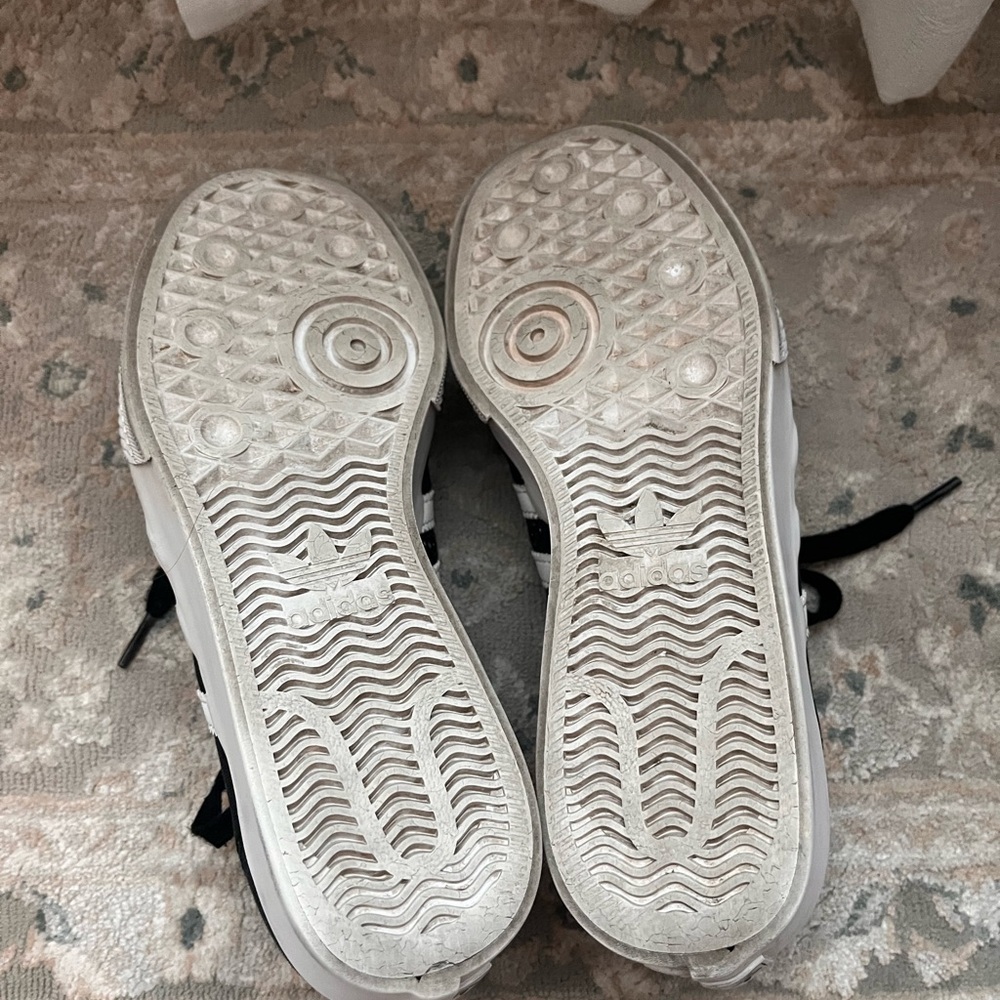 Adidas W 7.5 Black and White Platform Lace-Up Sneakers - Picture 11 of 13